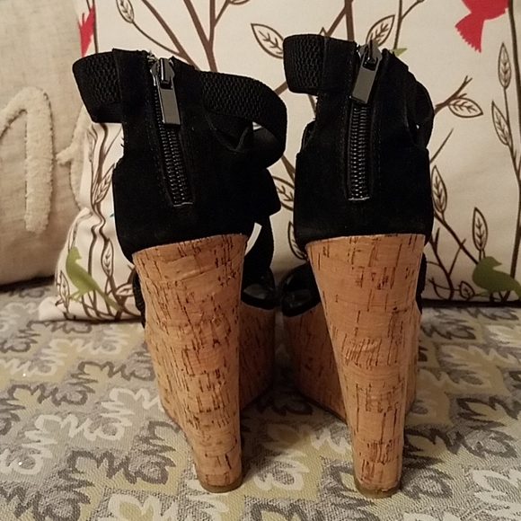 Platforms - Picture 3 of 4